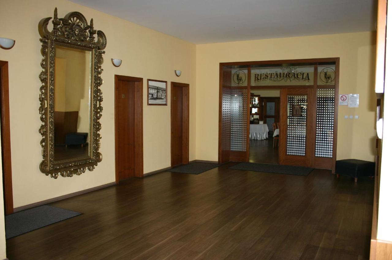 Hotel Jelen Глоговец Екстер'єр фото